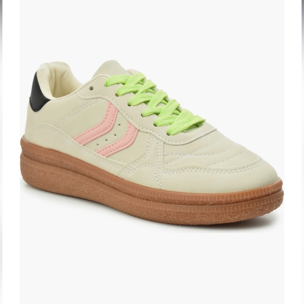 NWOT Nicole Miller Low Top Sneakers